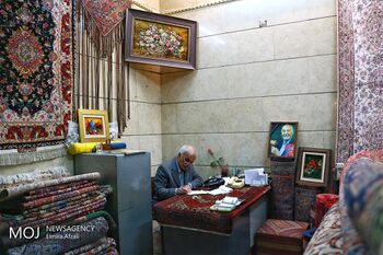 Tehran Carpet Bazaar 5-Elmira Afzali-WikiRug.jpg