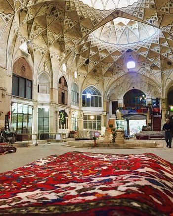 Ghom Carpet Bazaar-Bita Montazer-WikiRug.jpg