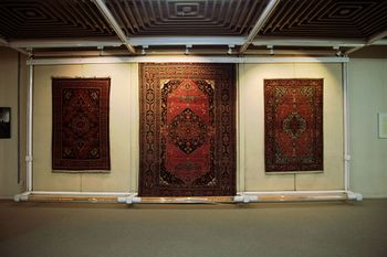 Carpet Museum Iran 6-WikiRug.jpg