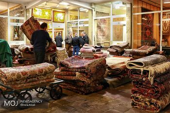 Tehran Carpet Bazaar 1-Elmira Afzali-WikiRug.jpg