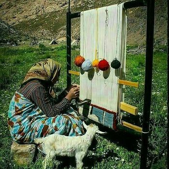 Carpet Weaving-Forough Esmaili-WikiRug.jpg