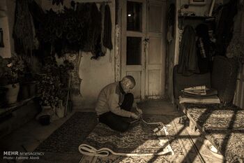 Arak Carpet Bazaar 25-Fatemeh Abedi-WikiRug.jpg