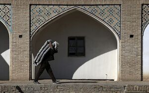 Kashan Carpet Bazaar-Vahid Salemi-WikiRug.jpg