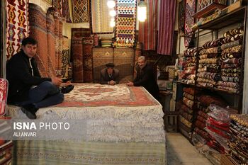 Ardabil Carpet 4-Ali Anvar-WikiRug.jpg